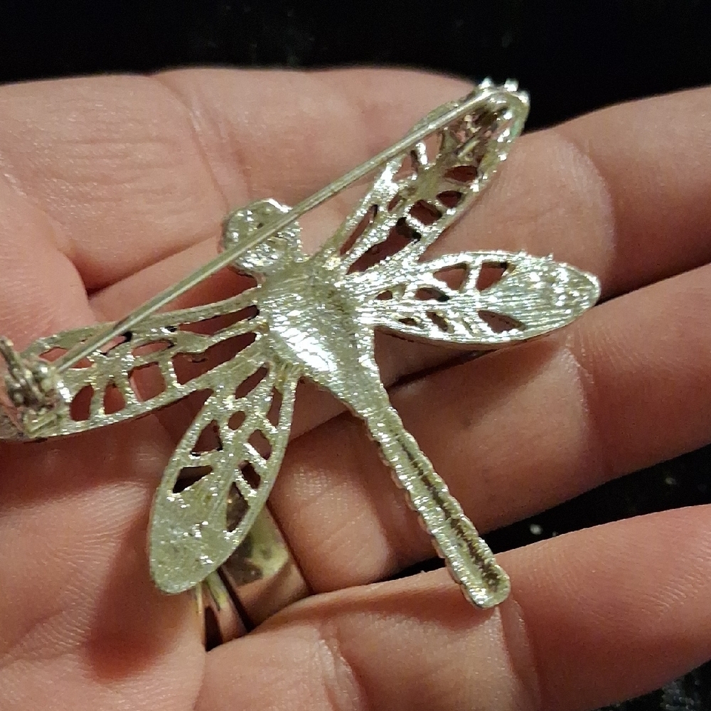 Elegant Silver Dragonfly Brooch - Picture 4 of 7